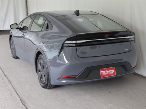 Used 2026 Toyota Prius Plug-In Hybrid FWD image 24