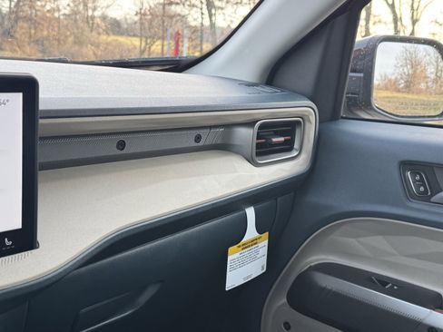 New 2025 Ford Maverick Lariat w/ 4K Tow Package image 19