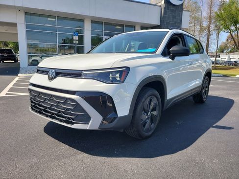 Certified 2025 Volkswagen Taos S FWD image 4