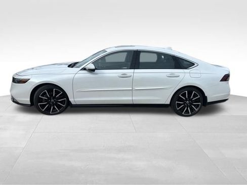 Used 2023 Honda Accord Touring image 3