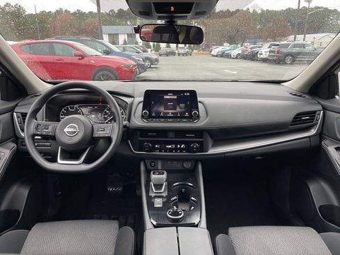 Used 2024 Nissan Rogue SV image 12