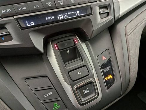 Used 2018 Honda Odyssey LX image 16