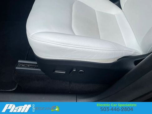 Used 2024 Tesla Model Y Long Range AWD/4WD image 25