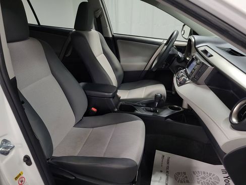 Used 2015 Toyota RAV4 LE image 24