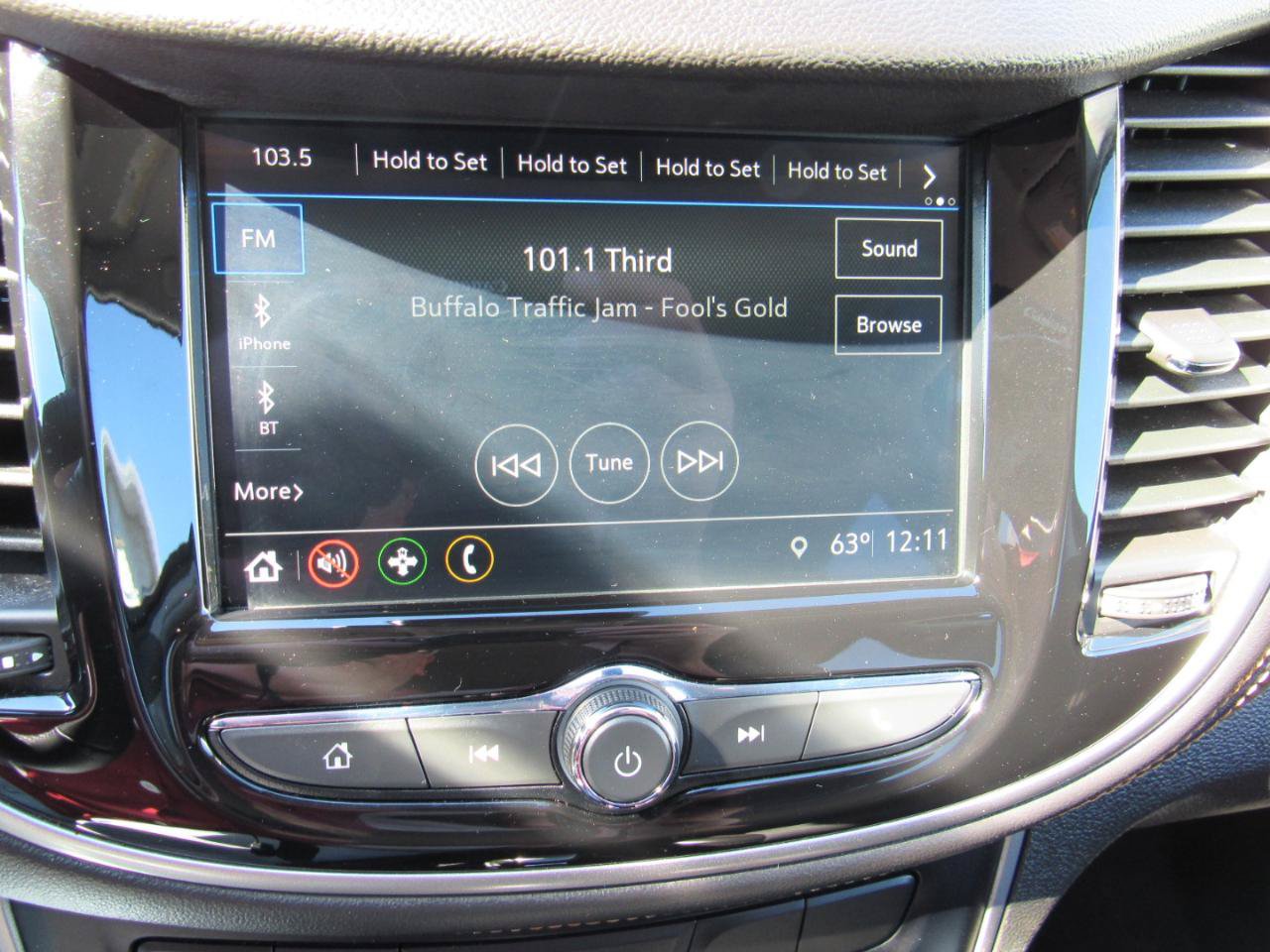 Used 2019 Chevrolet Trax LT w/ LT Convenience Package FWD image 19