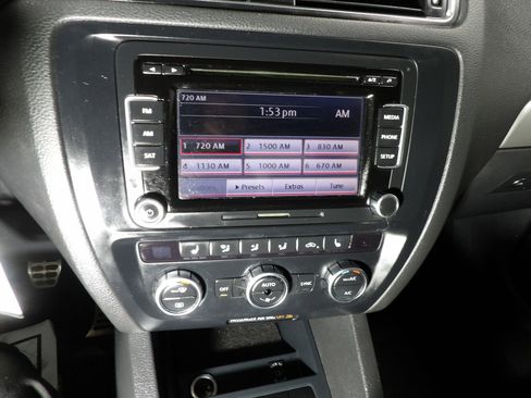 Used 2013 Volkswagen Jetta GLI Autobahn FWD image 15