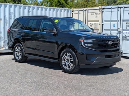 Certified 2025 Ford Expedition Active RWD image 2