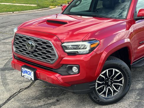 Used 2021 Toyota Tacoma TRD Sport w/ TRD Premium Sport Package AWD/4WD image 8