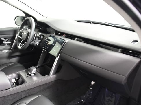 Certified 2025 Land Rover Discovery Sport Dynamic SE AWD/4WD image 19