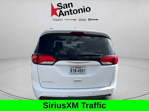 Used 2017 Chrysler Pacifica Touring-L Plus w/ Advanced Safetytec Group FWD image 9