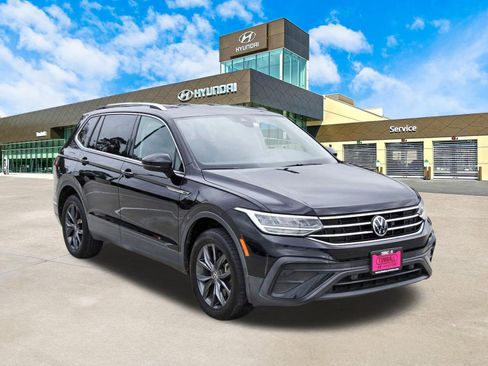 Used 2023 Volkswagen Tiguan SE FWD image 3