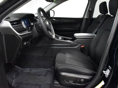 Used 2023 Jeep Grand Cherokee Laredo w/ Luxury Tech Group I image 12