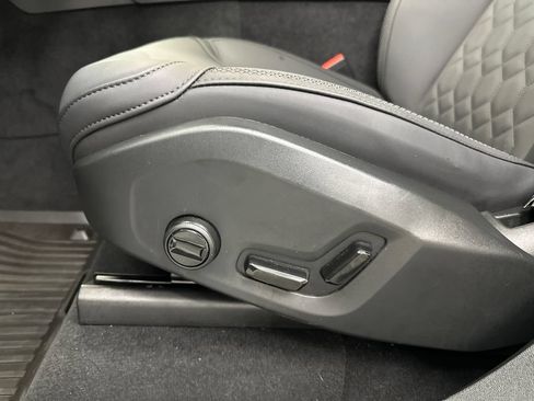 Used 2025 Volvo XC90 B5 Core w/ Protection Package AWD/4WD image 10