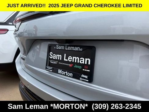 New 2025 Jeep Grand Cherokee Limited w/ Black Appearance Package image 11