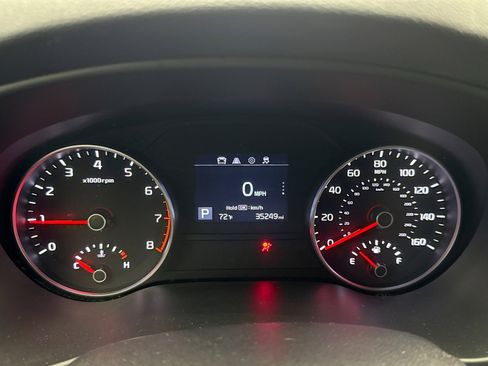 Used 2022 Kia Sportage LX image 12