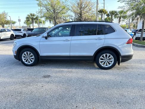 Used 2018 Volkswagen Tiguan SE w/ Panoramic Sunroof Package FWD image 3