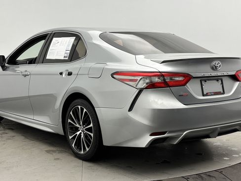 Used 2018 Toyota Camry SE image 5