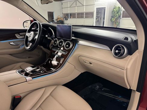 Used 2018 Mercedes-Benz GLC 300 4MATIC image 37