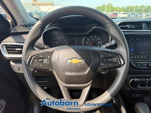 Used 2021 Chevrolet TrailBlazer LT w/ Sun and Liftgate Package FWD image 11
