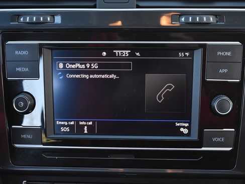 Used 2021 Volkswagen Golf 4-Door image 34