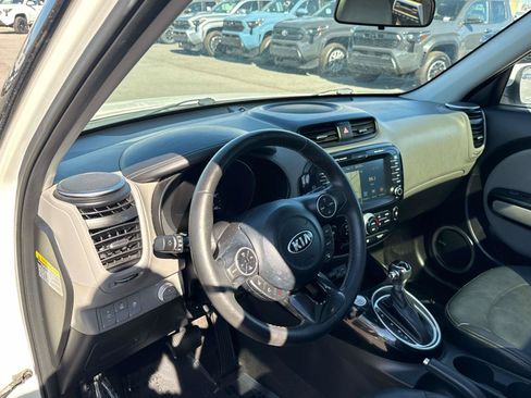 Used 2016 Kia Soul + w/ Primo Package FWD image 11