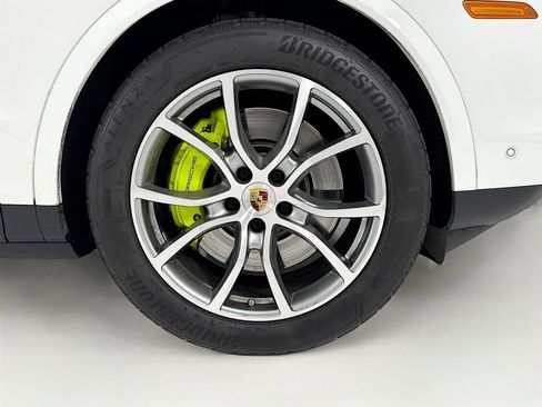 Certified 2024 Porsche Cayenne S AWD/4WD image 11