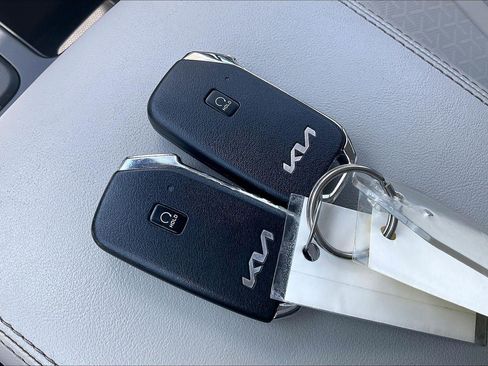 Used 2022 Kia Sorento S FWD image 11