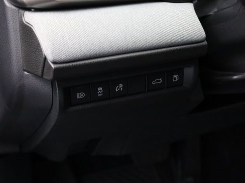 Used 2025 Toyota Camry LE image 13