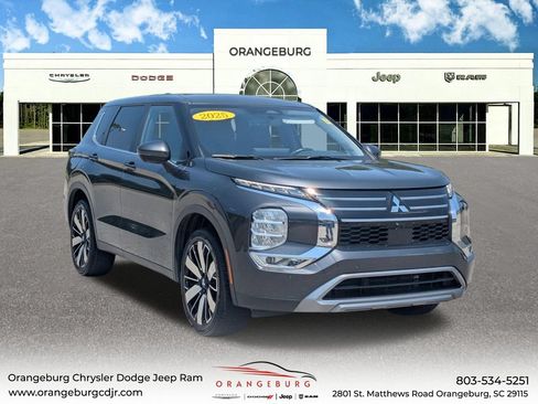 Used 2025 Mitsubishi Outlander SE FWD image 1
