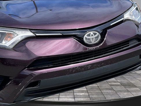 Used 2018 Toyota RAV4 LE FWD image 28