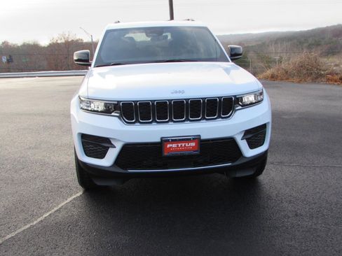 New 2025 Jeep Grand Cherokee Laredo image 2