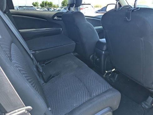 Used 2019 Dodge Journey SE w/ Connectivity Group FWD image 8