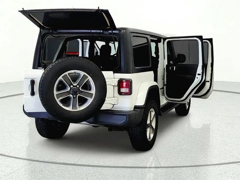 Used 2022 Jeep Wrangler Unlimited Sahara w/ Cold Weather Group AWD/4WD image 11