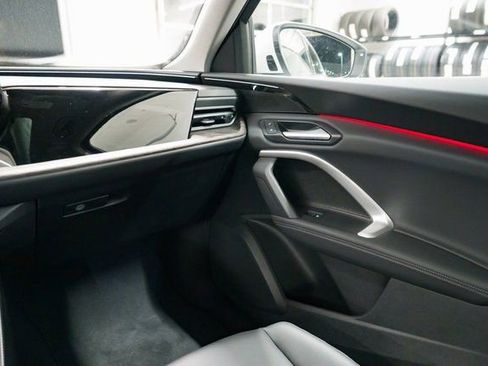 Used 2025 Audi Q5 Premium image 10