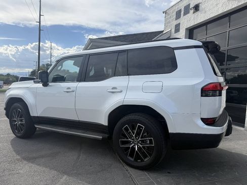 Used 2026 Lexus GX 550 w/ Cold Area Package AWD/4WD image 9