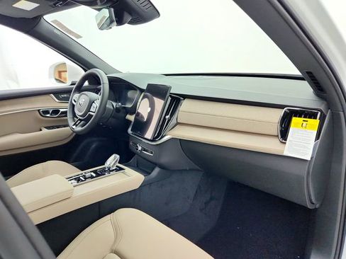 New 2026 Volvo XC90 B5 Core image 17