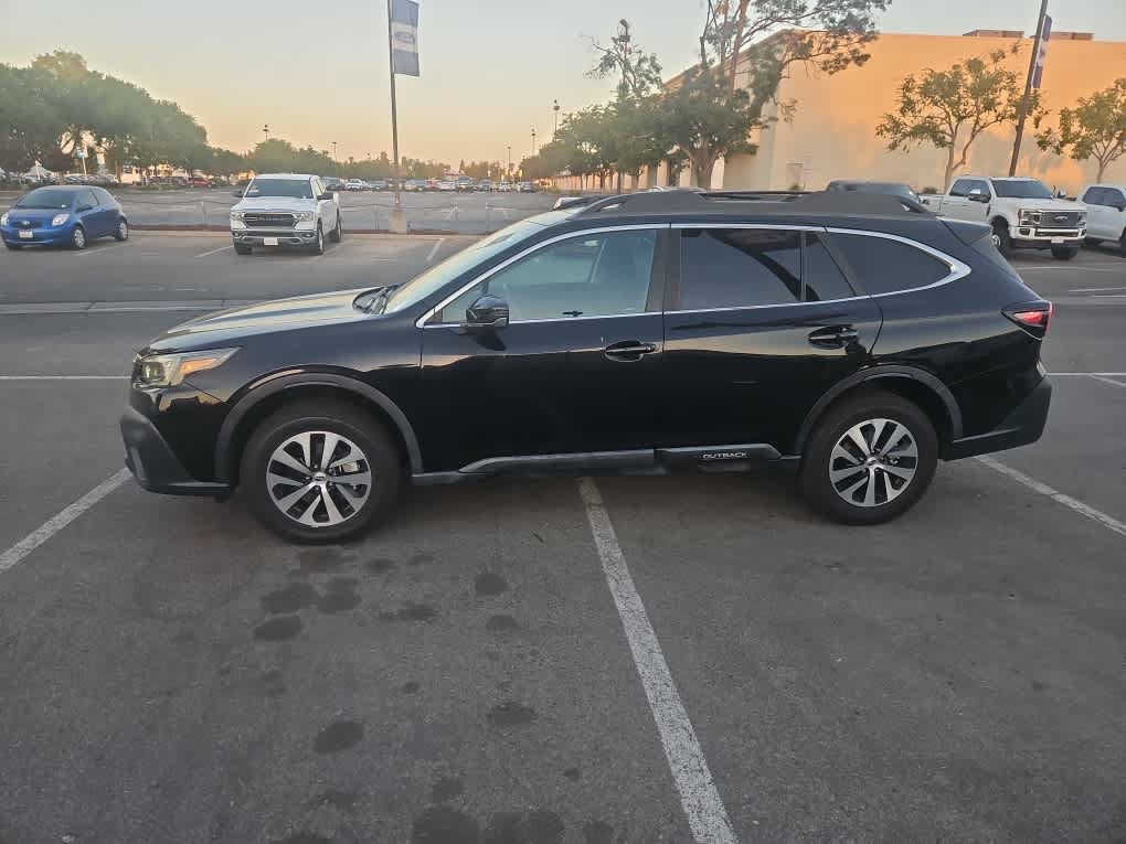Used 2022 Subaru Outback Premium AWD/4WD image 4