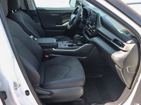 Used 2021 Toyota Highlander L FWD image 17
