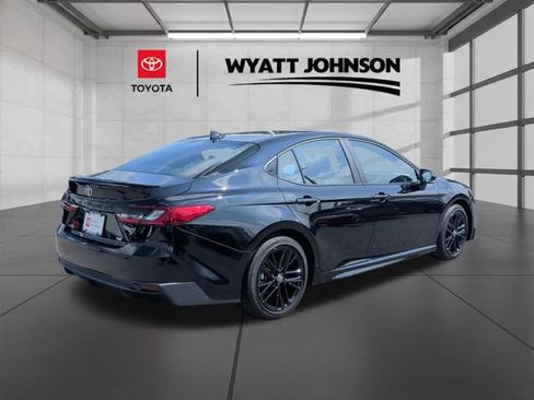 Used 2026 Toyota Camry SE FWD image 5