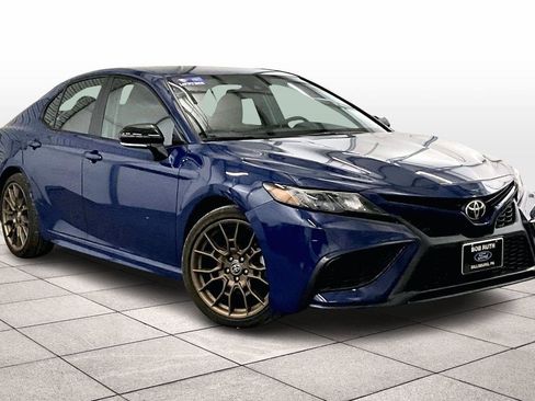 Used 2023 Toyota Camry SE image 2