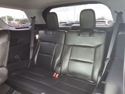 Used 2022 Ford Explorer XLT w/ Equipment Group 202A RWD image 9