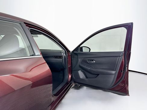 Used 2025 Nissan Sentra SV image 30