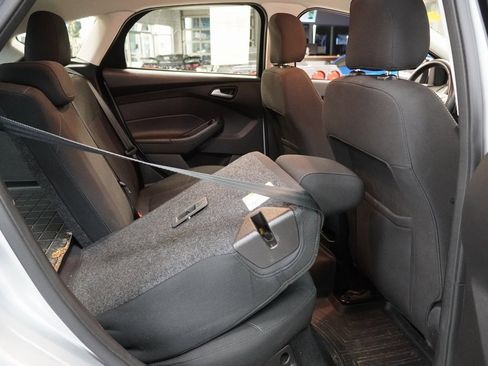 Used 2017 Ford Focus SE w/ SE Winter Package image 28