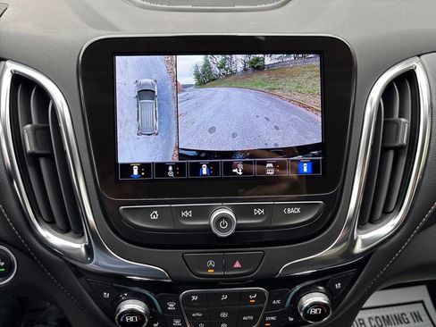 Used 2024 Chevrolet Equinox Premier image 23