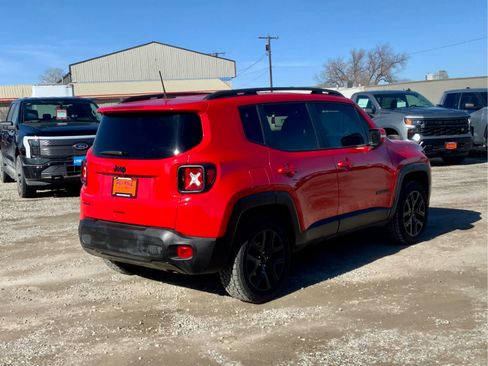 Used 2019 Jeep Renegade Altitude w/ UConnect 8.4 Nav Group image 4