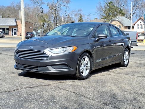Used 2018 Ford Fusion SE image 1