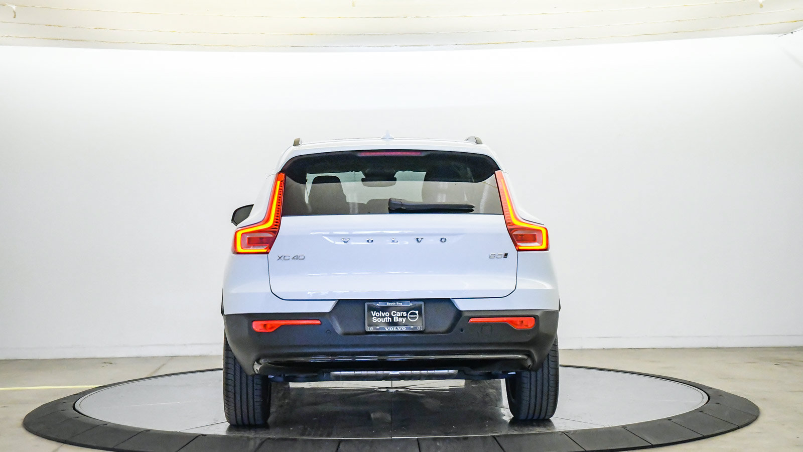 Certified 2026 Volvo XC40 B5 Plus w/ Protection Package Premier AWD/4WD image 3