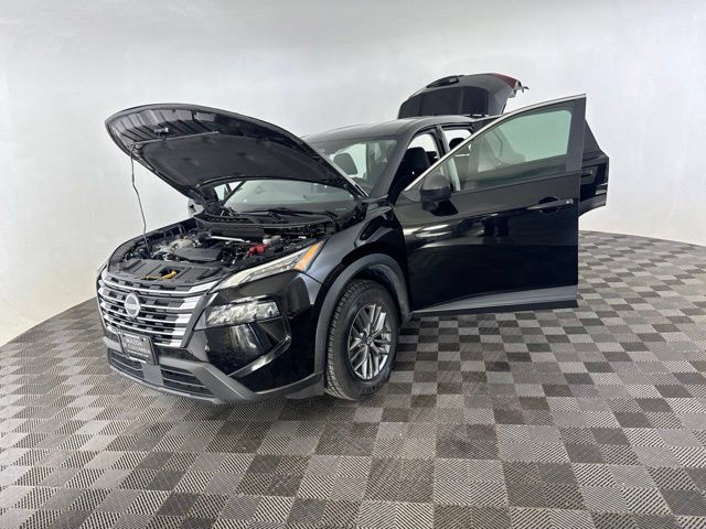 Used 2024 Nissan Rogue S AWD/4WD image 10