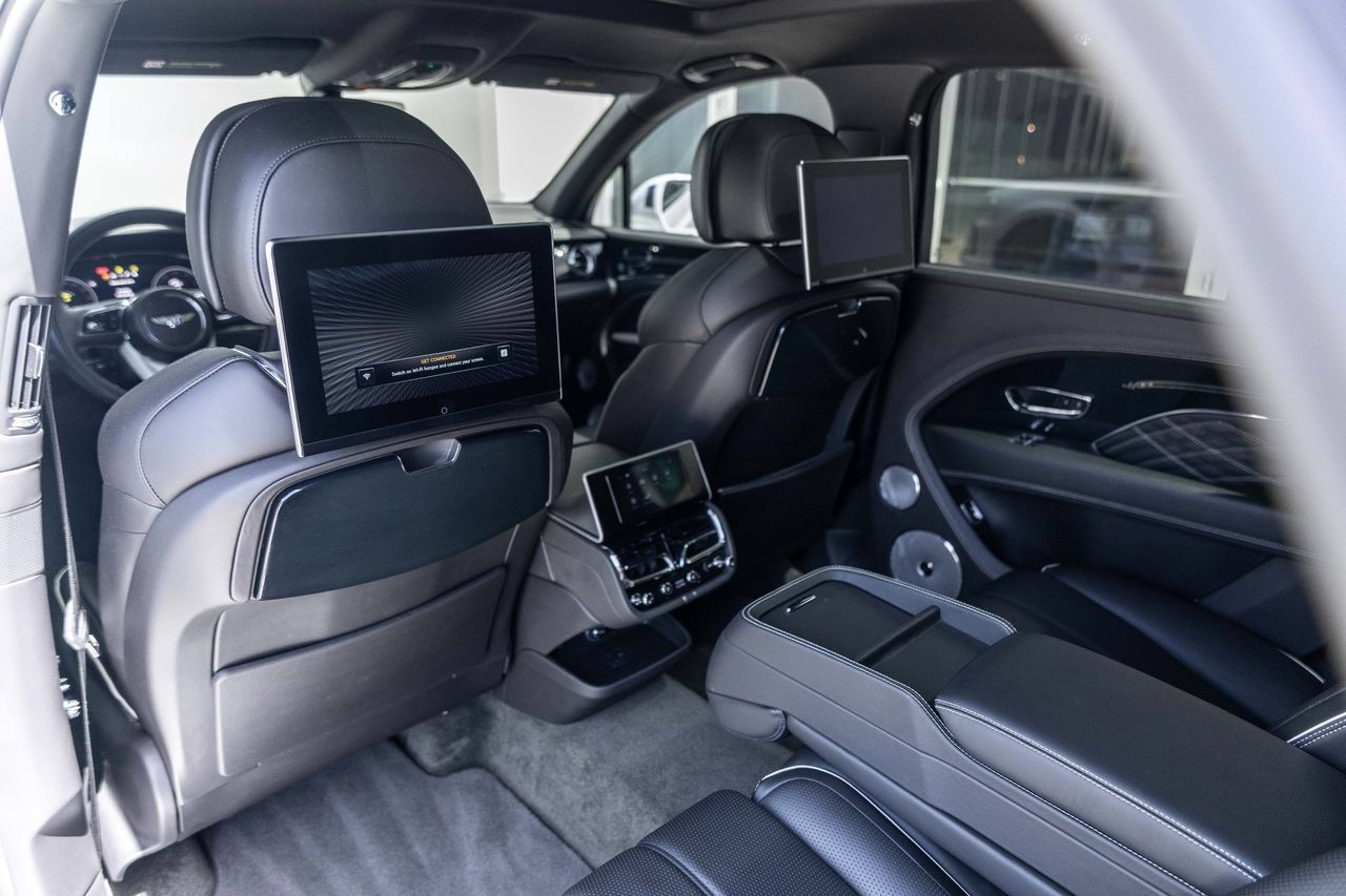 Certified 2023 Bentley Bentayga Extended Wheelbase AWD/4WD image 49