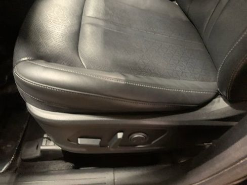 Used 2023 Kia Sorento SX image 11